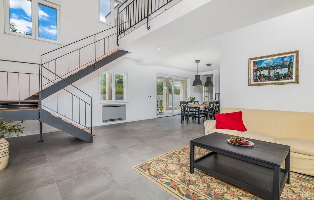 Beautiful Home in Vrh With Outdoor Swimming Pool, Wifi and 3 Bedrooms