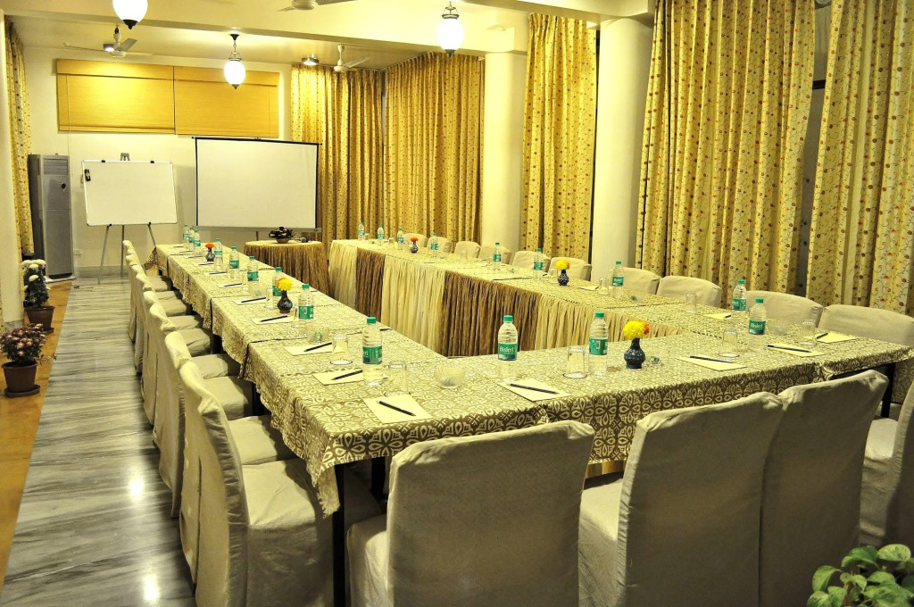 Om Niwas Suite Hotel