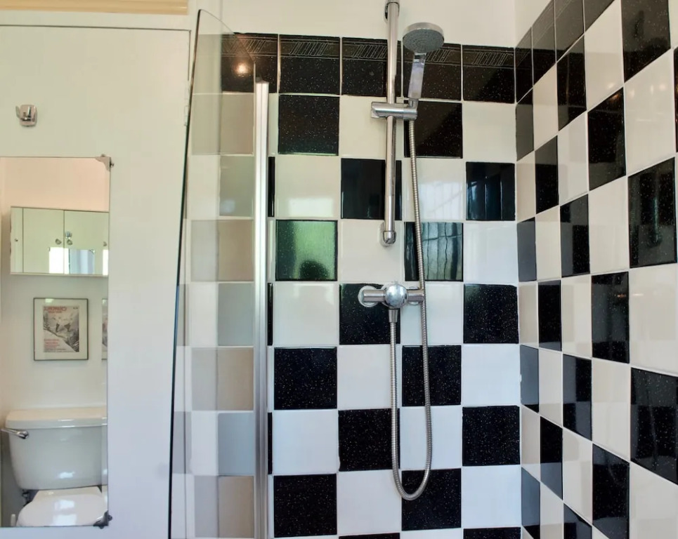 2 Bedroom Apartment Close To Stockbridge