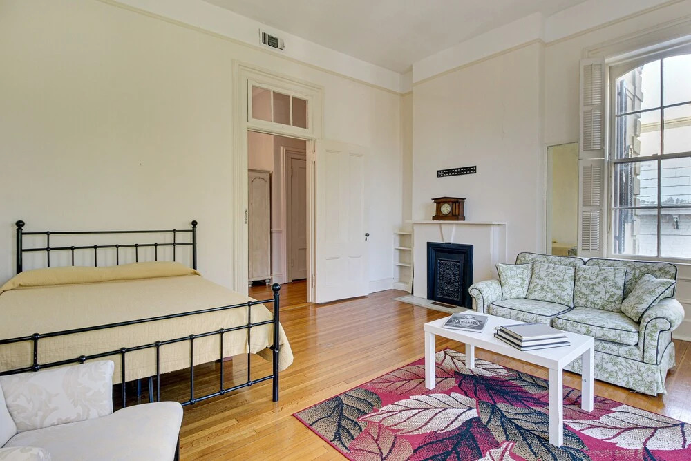 Downtown Savannah Apartment, Walk to Forsyth Park!