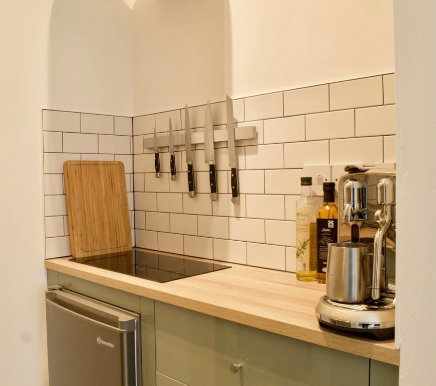Modern New Town 1 Bedroom Apartment