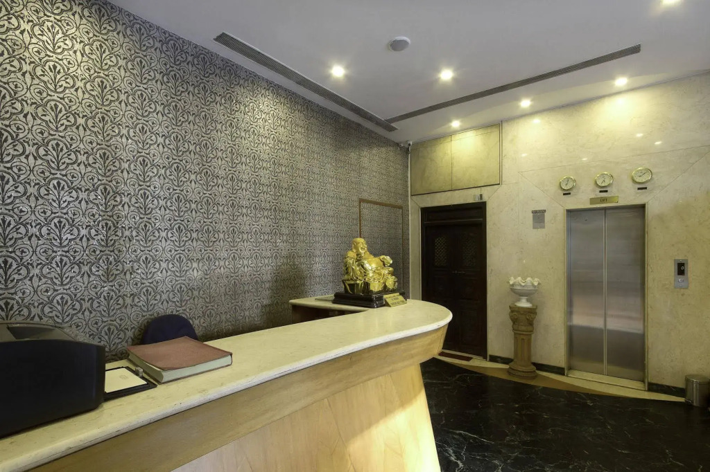 FabHotel Golden Emerald