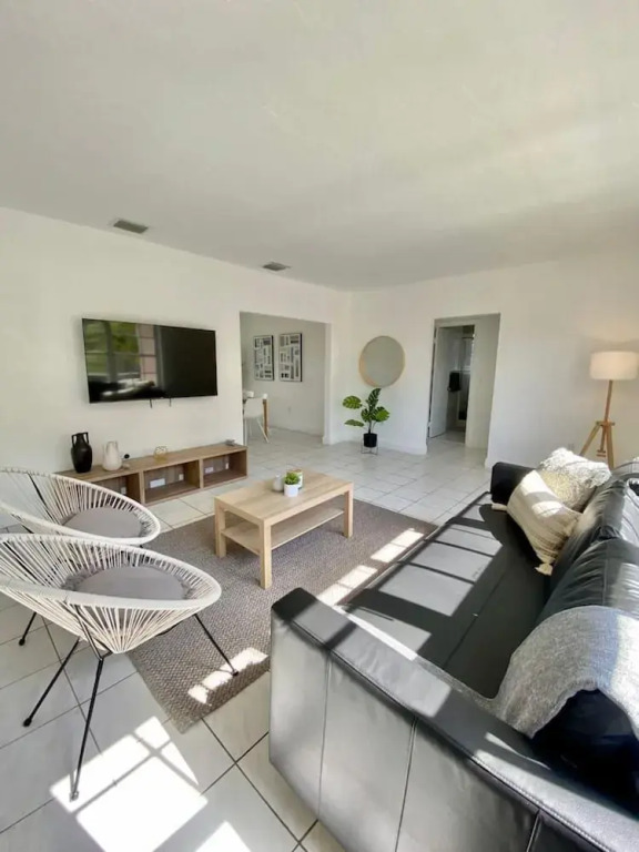 Wonderful 2 Bedroom House Coral Way