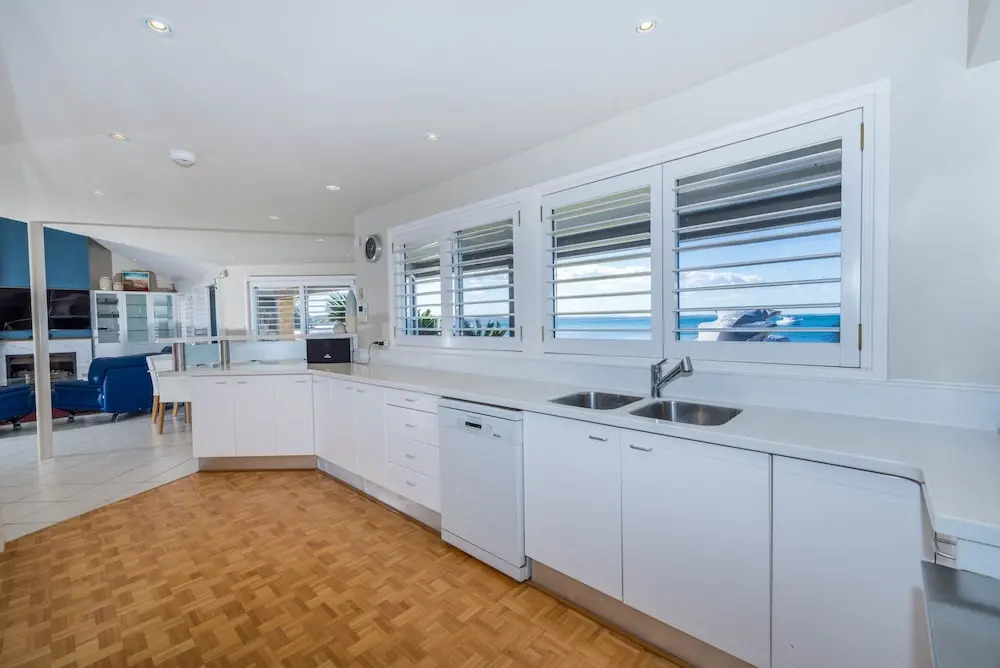 Waterfront Wonderland 41 Foreshore Dr stunning house with a lift linen Wi Fi and ducted air conditioning