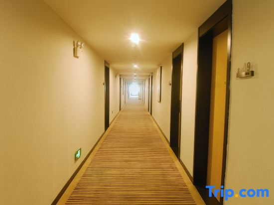 GreenTree Inn Hotel (Cangzhou Longnan Wanda Plaza)