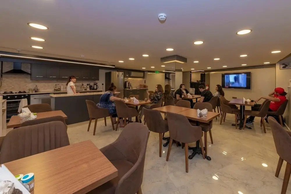 Grand Ahi Hotel