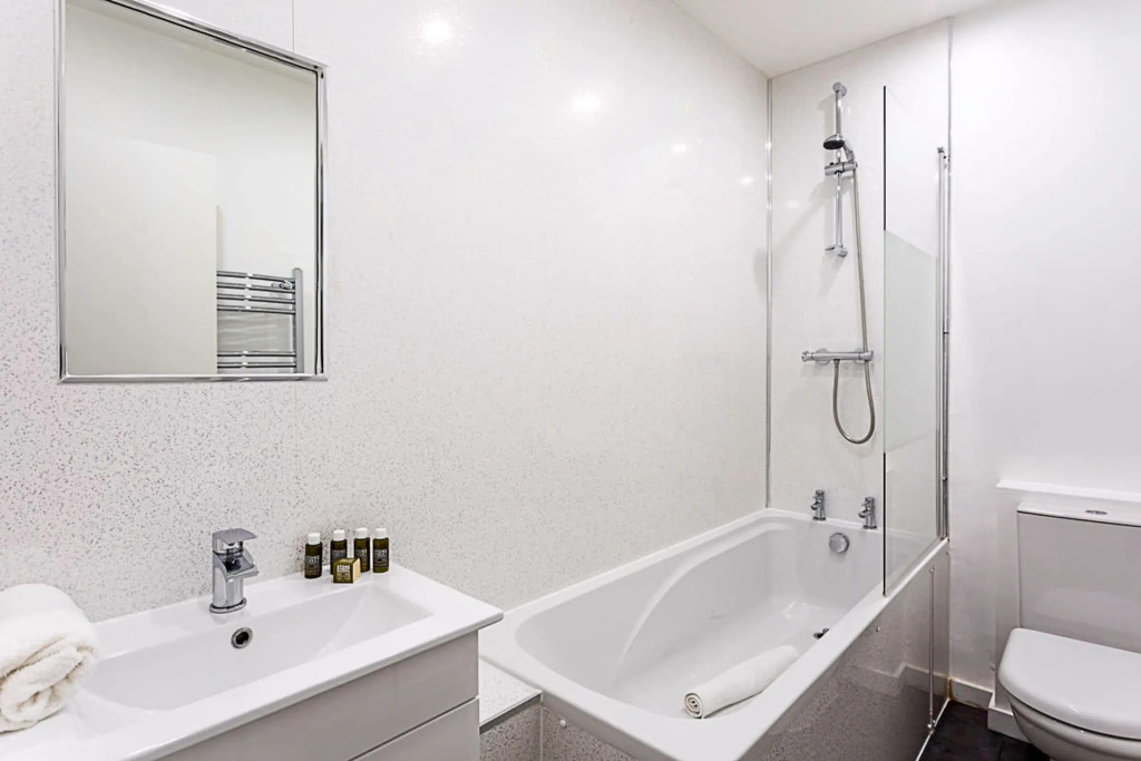 Refurbished St.johns Hill Apartment