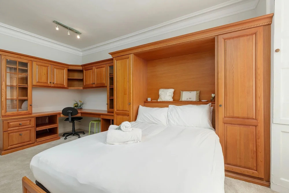 Classic Main Door Entry 2-bedroom New Town Apartment with Garden