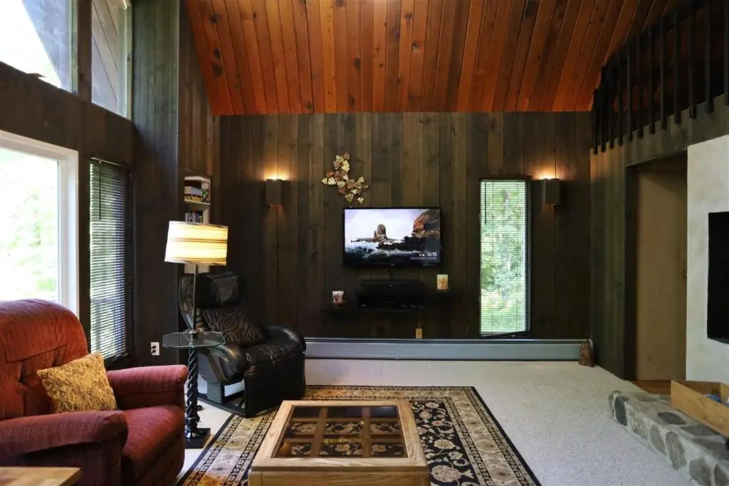 Pet-friendly Private Vacation Home in the White Mountains - Sh70c