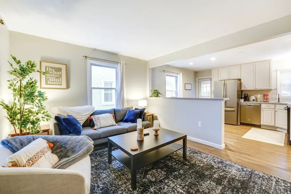 Wfh friendly Home in Dearborn: Dogs Welcome
