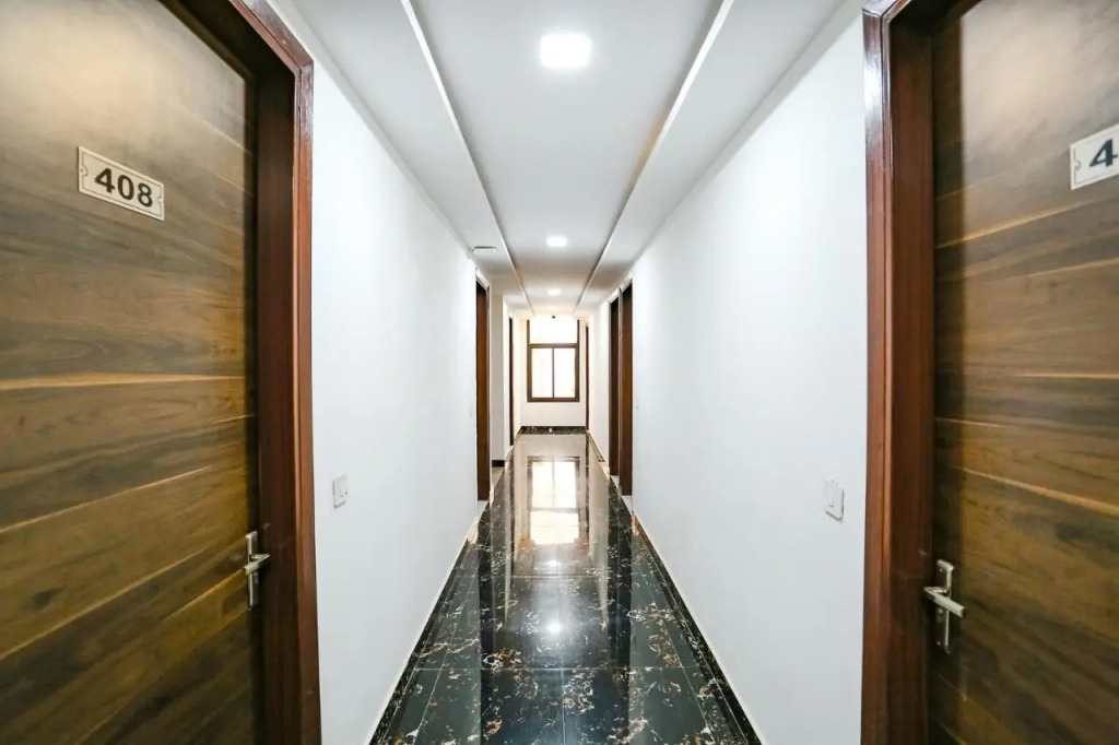FabHotel New Silver Crown