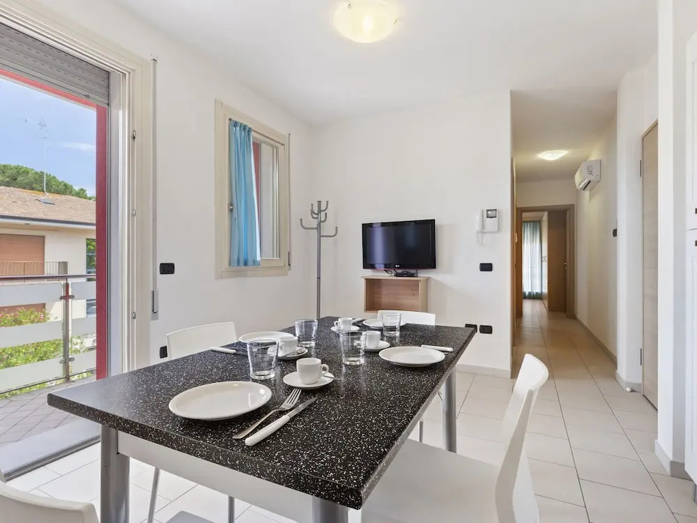 Spacious Apartment in Rosolina Mare near Beach