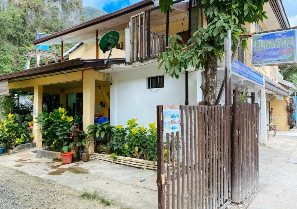 RedDoorz Hostel @ Bunakidz Lodge El Nido Palawan