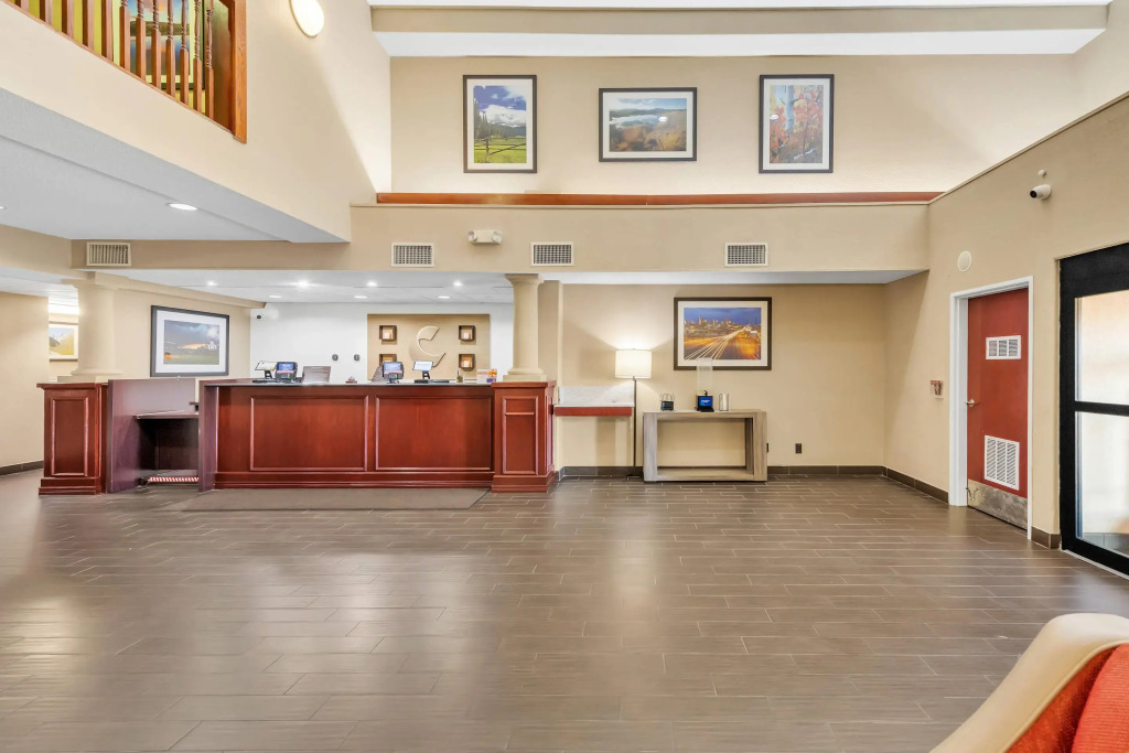 Comfort Suites Lakewood - Denver