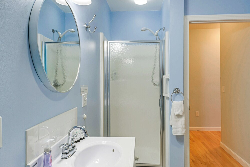Unbeatable Downtown Location! Bar Harbor Apt