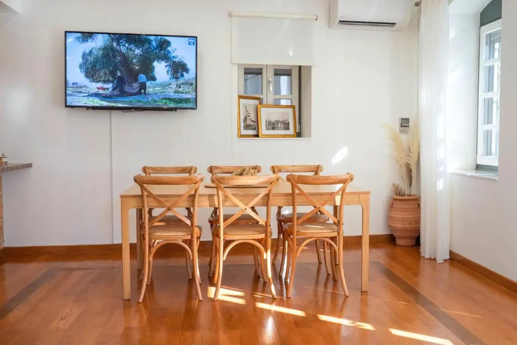Naias Aegina, Sea-front apartment 95 sqm