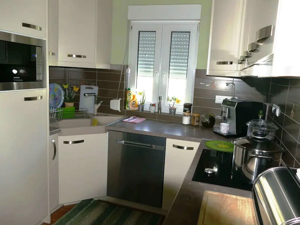 Home With Small Pool 37 Km From Athens Easily Accessible By Public Transport