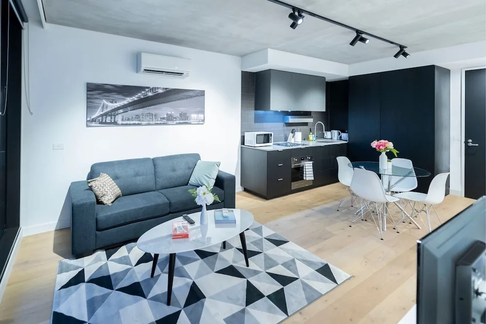STAY&CO Serviced Apartments Docklands Drive