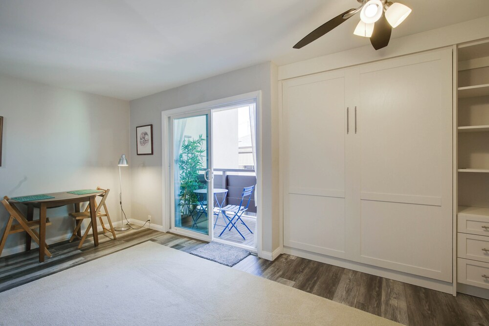 San Diego Studio w/ Pool Access, 2 Mi to Old Town!