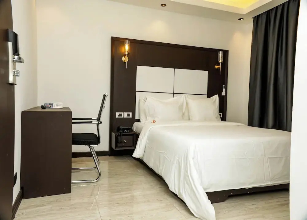 Debolonia Palace Hotel