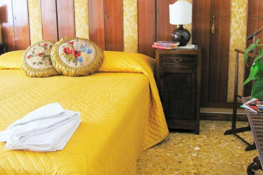 Romulus Rex Bed And Breakfast