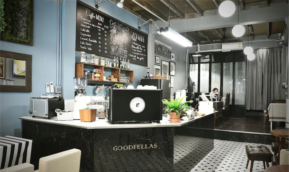 GOODFELLAS THONG LO HOSTEL #No check-in after 5pm #Please submit arrival time after booking