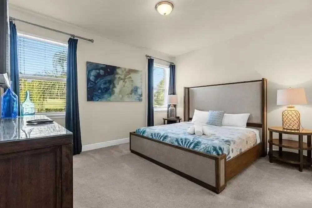 350-8-pc-open Floor Plan With Private Pool