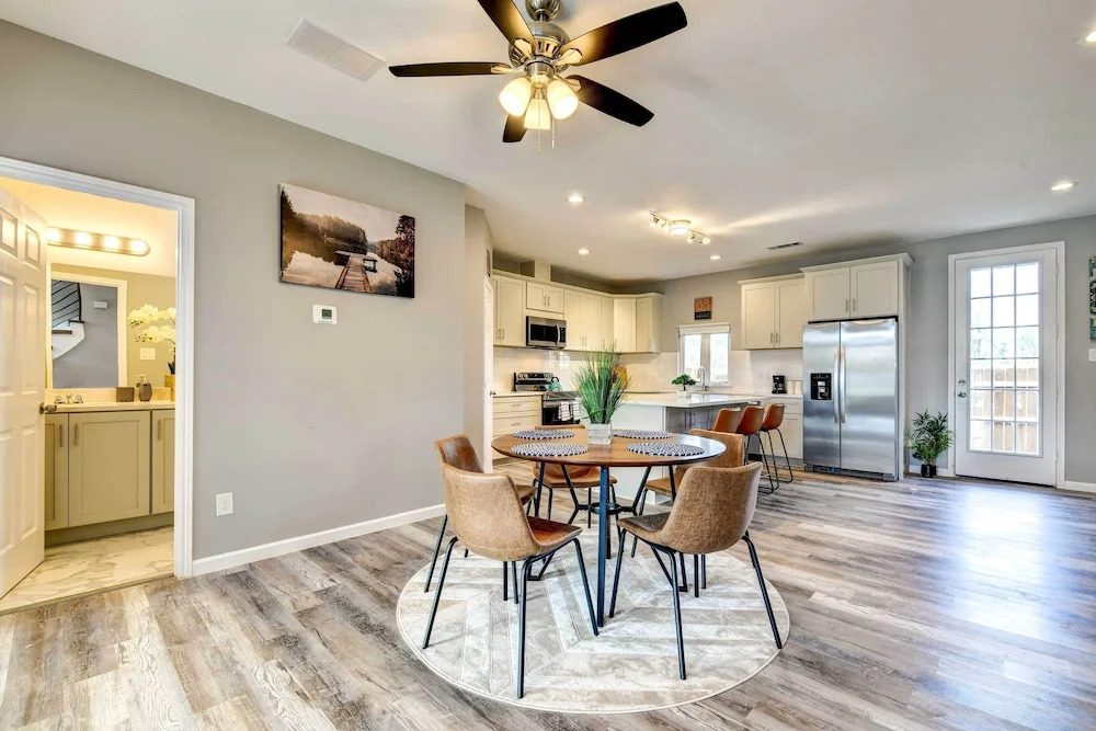 Arlington Home w/ Yard: 2 Mi to At&t Stadium!