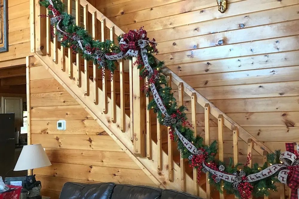 Updated Parkway Retreat W/ Hot Tub & Game Room 3 Bedroom Cabin