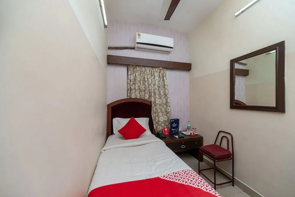 Oyo 8410 Rajeswari Tower