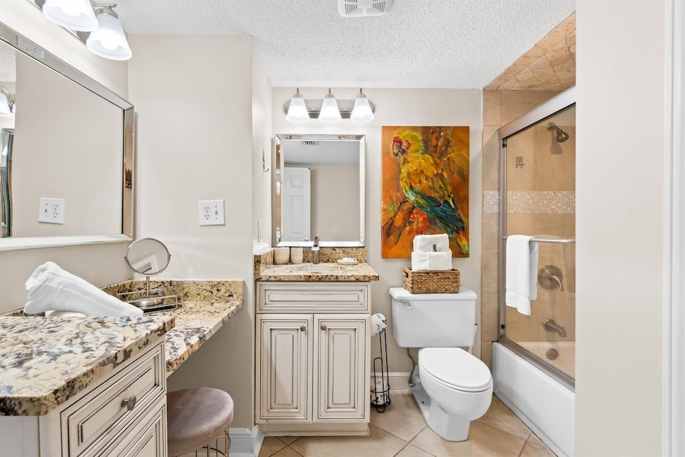 Shoreline Towers 1086 3 Bedroom Condo