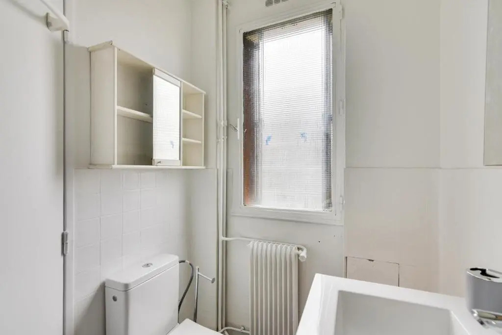 Budget apart with balcony near Paris