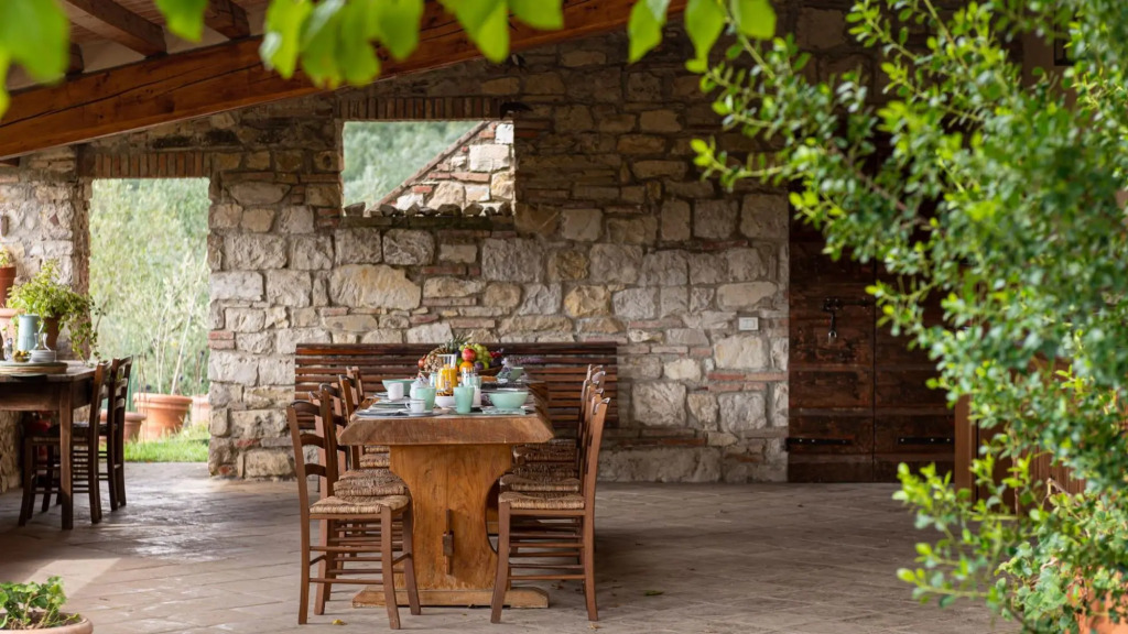 Villa just 14 km to Florence, 8 bedrooms. Private garden, pool heated and Wi-Fi!-La Leopoldina