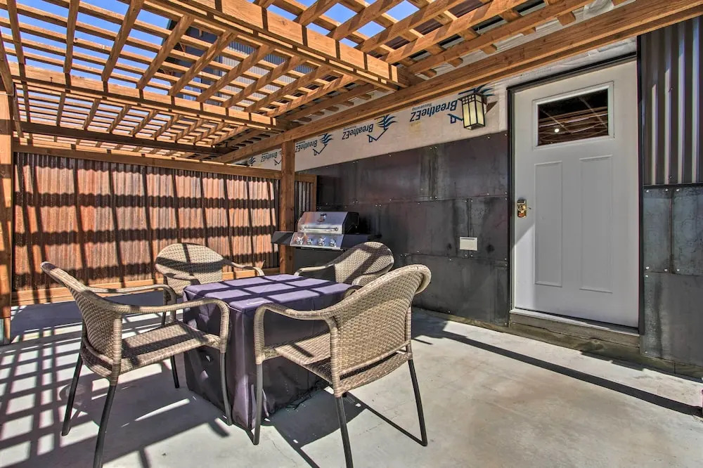 Pet-friendly Choteau Townhouse With Gas Grill!