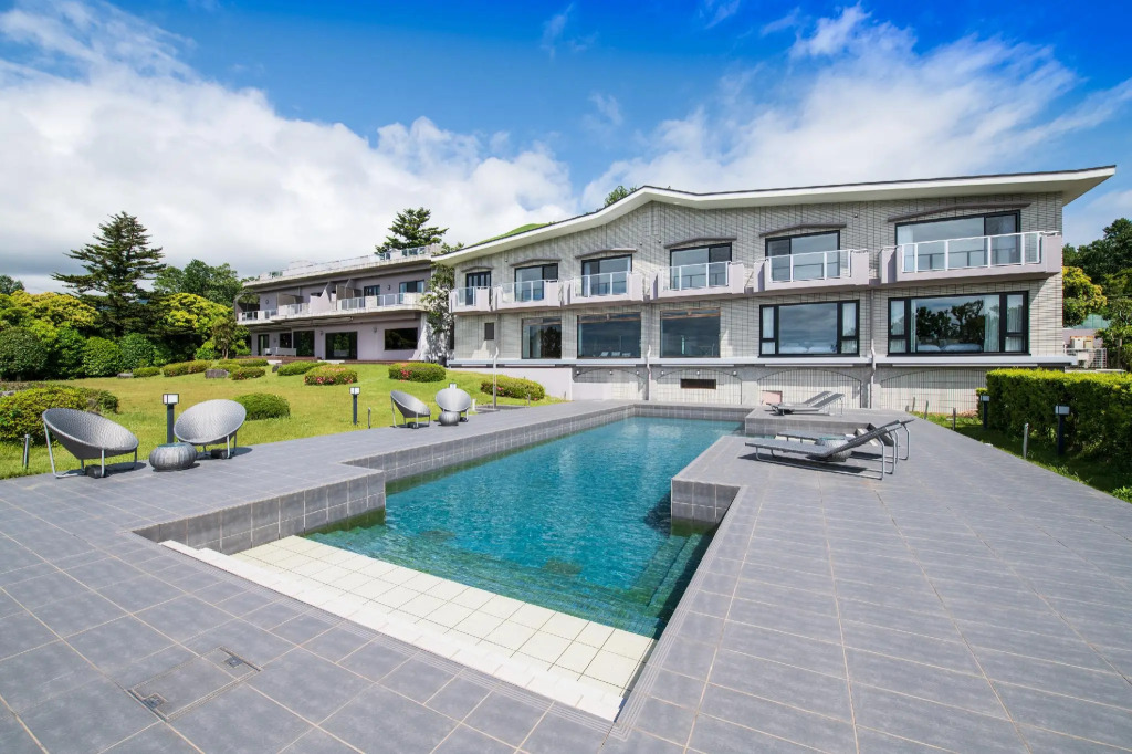 the salon 伊豆高原 Hotels & Resort