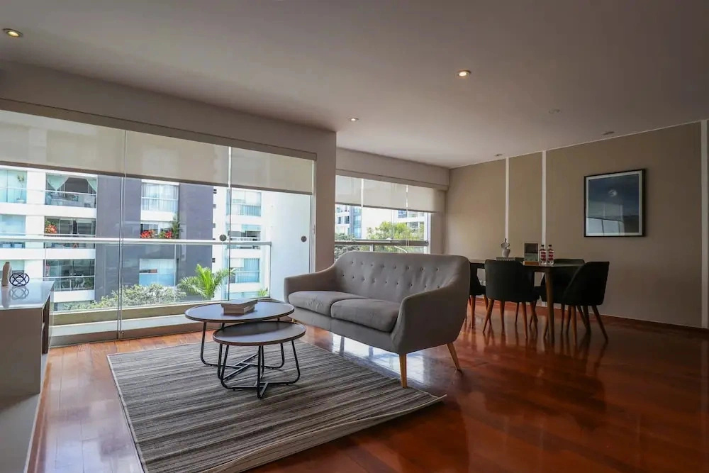 w Deluxe 3BR Duplex w Balcony in Miraflores