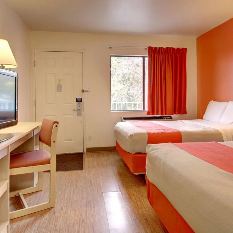 Motel 6-Des Moines, IA - North