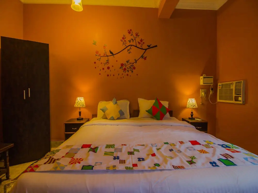 OYO 15697 Home Colorful Studio Candolim Beach