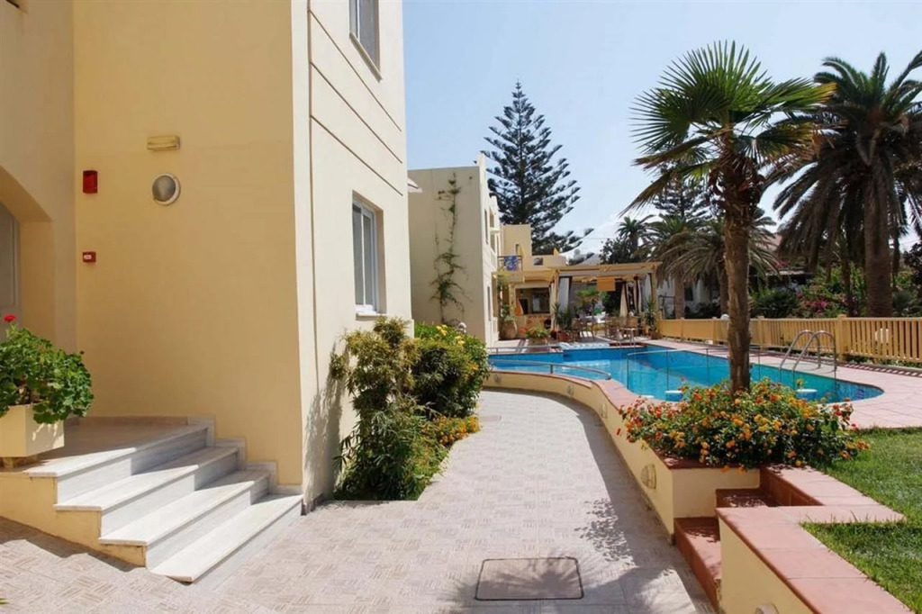 Lambrinos Suites