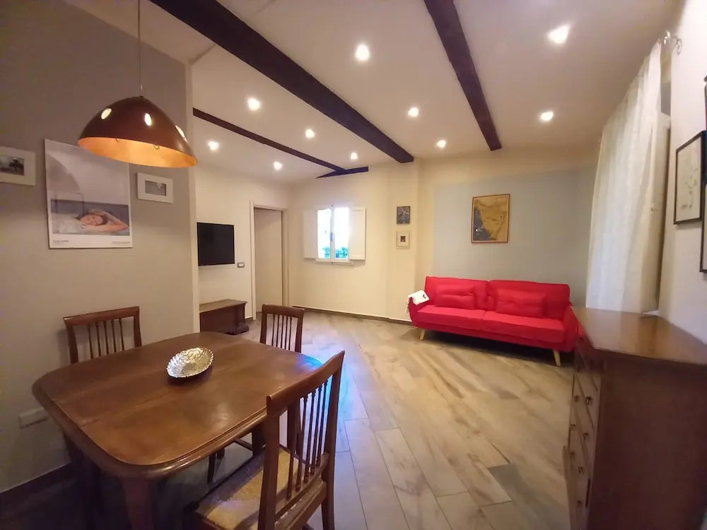Leone in Firenze With 1 Bedrooms and 1 Bathrooms