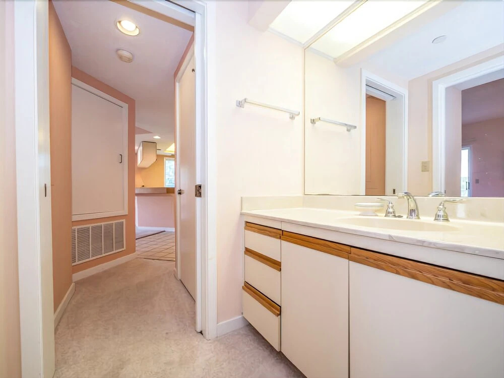 Barrington Court 417 - One Bedroom Condo