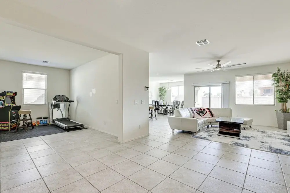 7 Mi to State Farm Stadium: Pet-friendly Retreat!