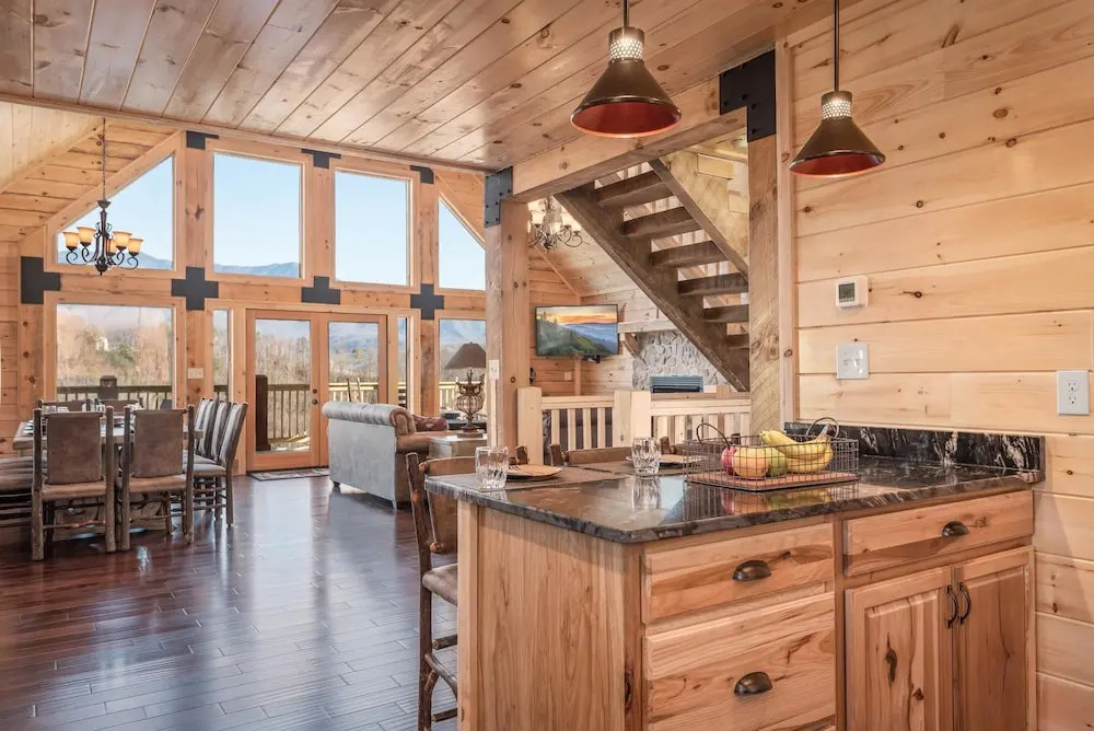 Smoky's Grand View 5 Bedroom Home