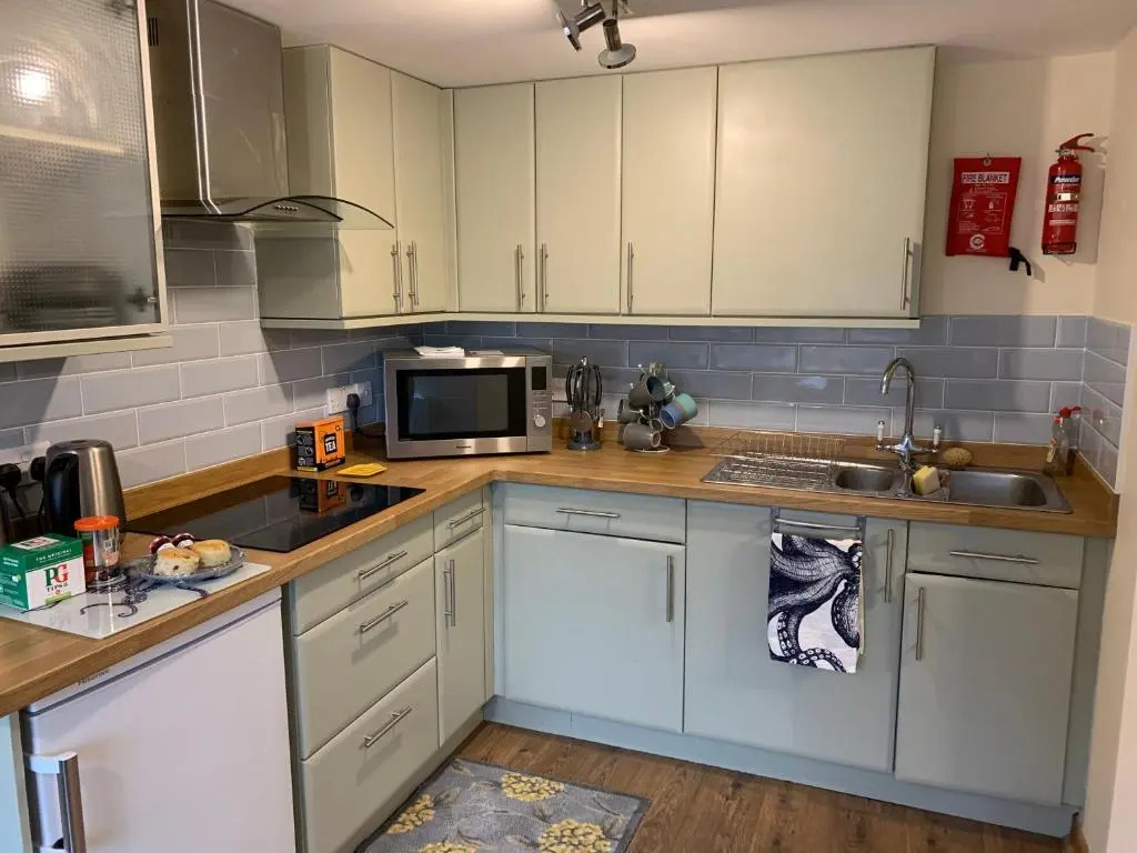 1 bed-cottage-Parking-Patio-close to coasts