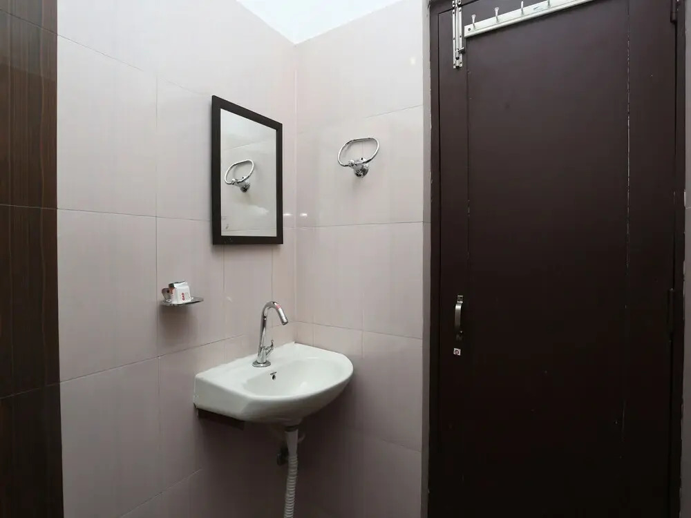 Hotel Hira By OYO Rooms