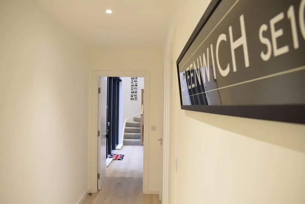 Spacious Greenwich Flat