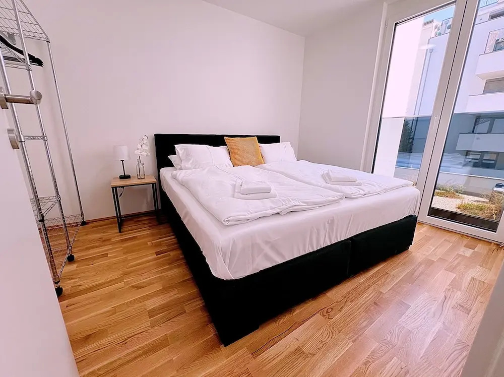 Apartments next to Public Transport GG13
