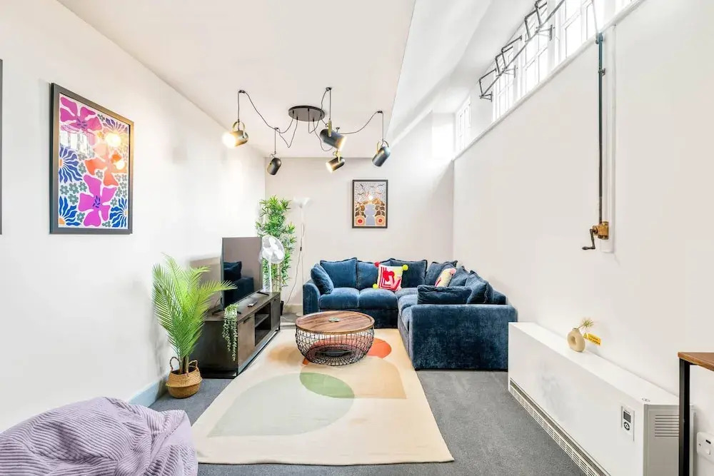 2 Bdr Modern Living in The Old Bank Hse