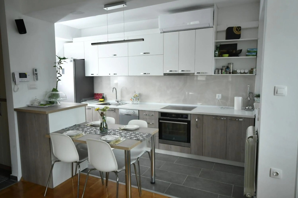 New, Modern & Luxury Apartment in the City