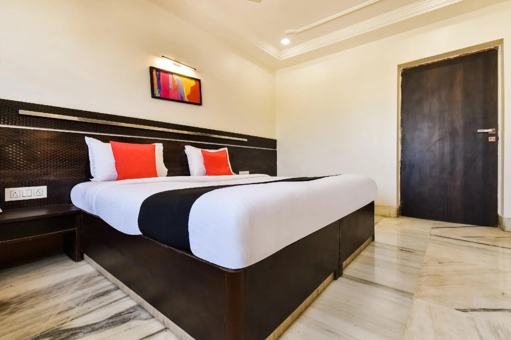 Collection O 37401 Hotel Shirdi Park Inn